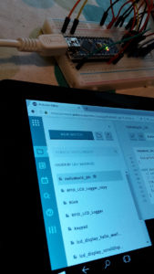 Web-Editor auf einem Tablett