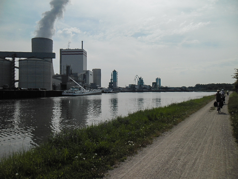Radweg-Kanal